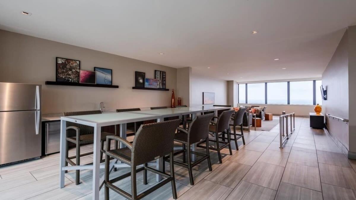 22Nd Fl Bold Cozysuites With Pool, Gym Dallas Bagian luar foto